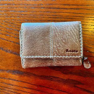 ROOTS Tribal Leather Wallet – Tan